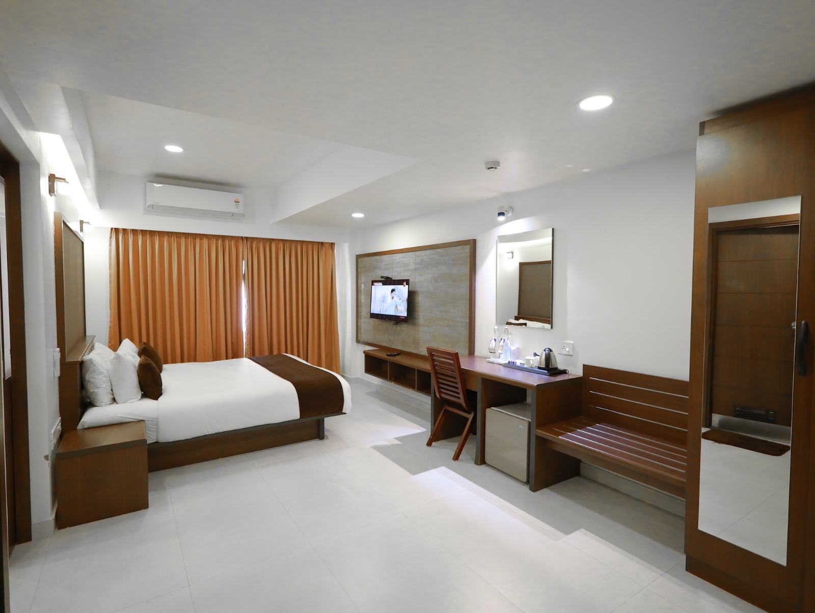 Deluxue Premium Room at  Luxury Hotels in Cochin