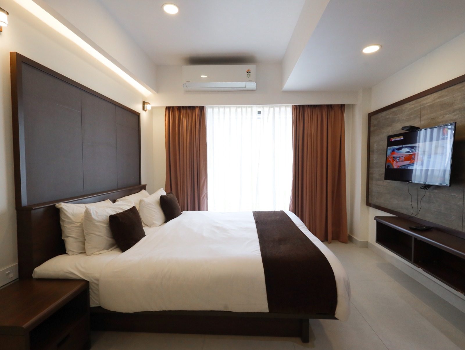 Deluxue Room at Four Star Hotels in Kochi